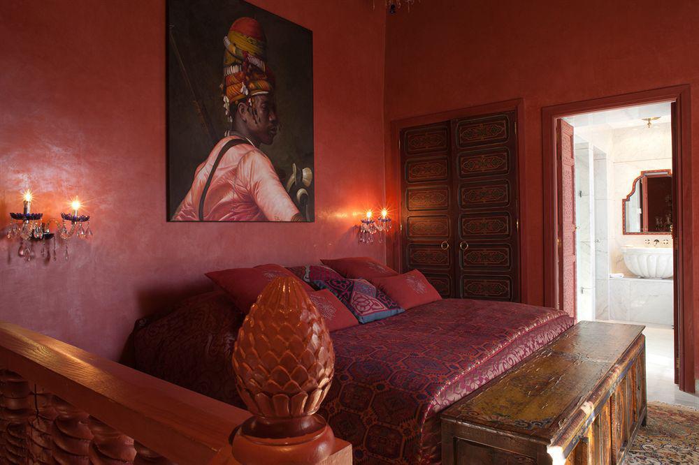 ホテル チグミザ スイーツ&パビリオンズ Ouled Jelal エクステリア 写真 A bedroom at the hotel