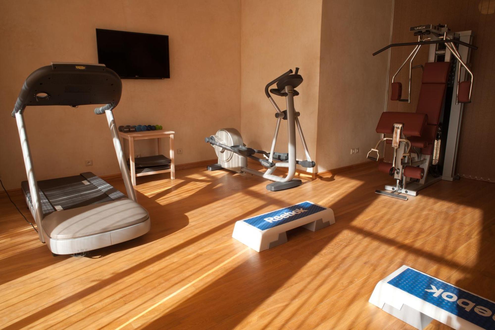 ホテル チグミザ スイーツ&パビリオンズ Ouled Jelal エクステリア 写真 A home gym