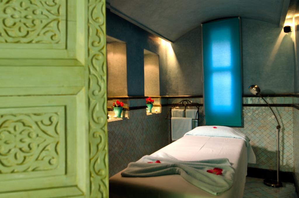 ホテル チグミザ スイーツ&パビリオンズ Ouled Jelal エクステリア 写真 A treatment room at the Bvlgari Spa