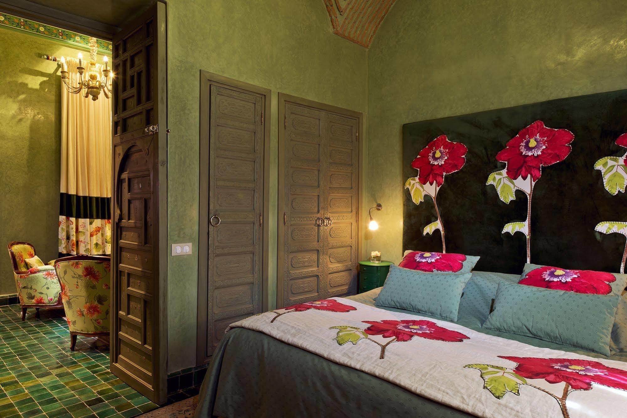 ホテル チグミザ スイーツ&パビリオンズ Ouled Jelal エクステリア 写真 A bedroom in the hotel