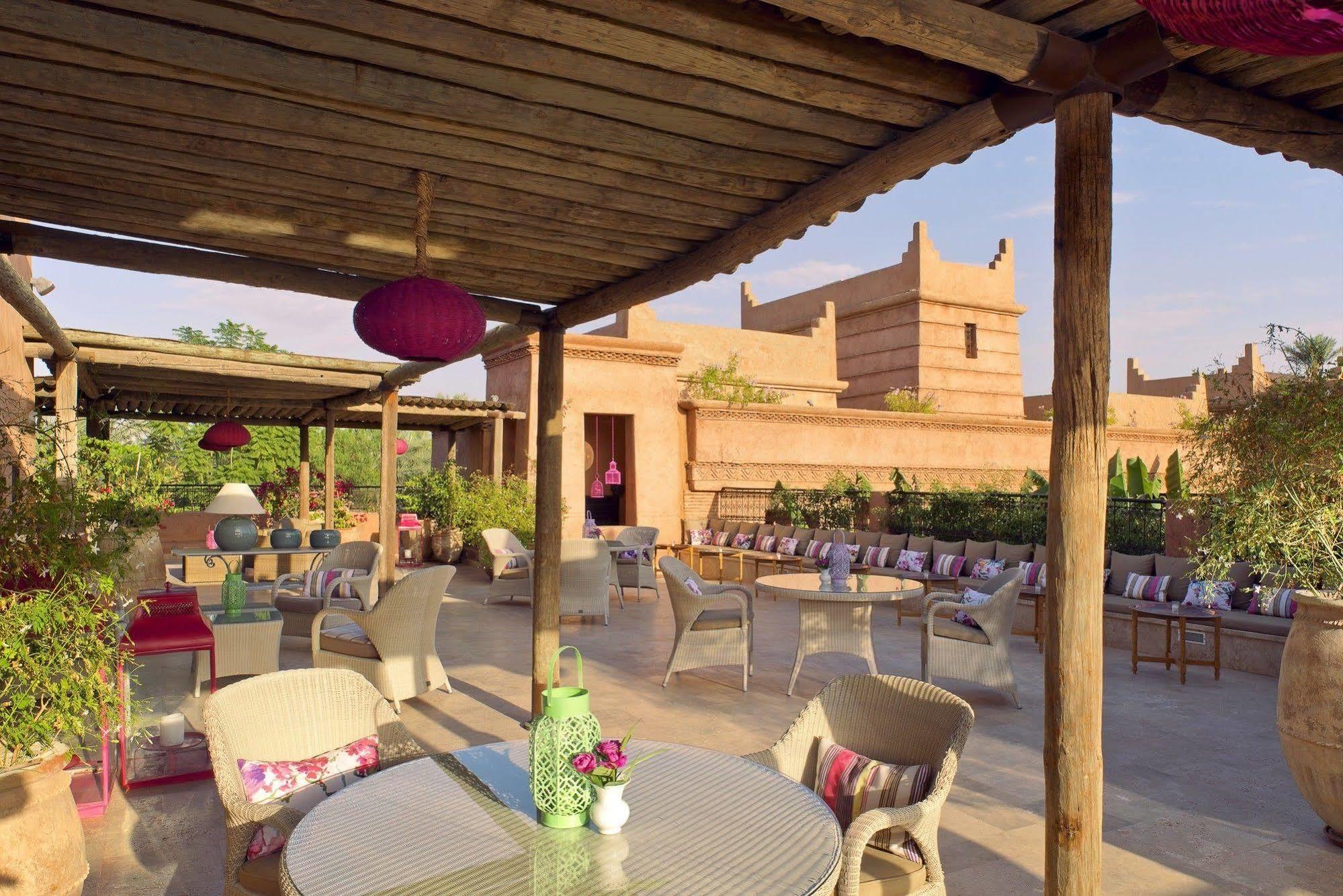 ホテル チグミザ スイーツ&パビリオンズ Ouled Jelal エクステリア 写真 The hotel's rooftop terrace