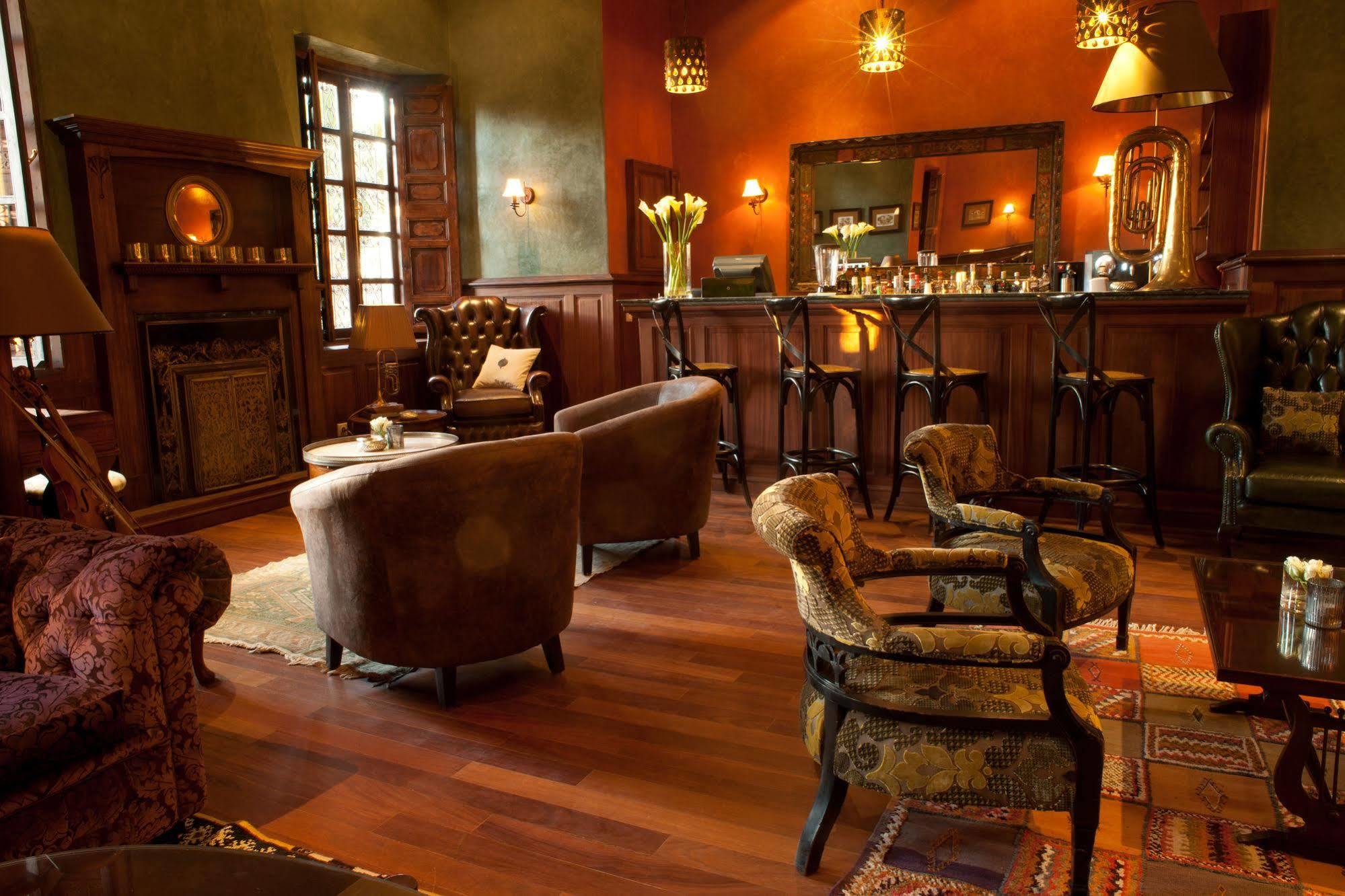 ホテル チグミザ スイーツ&パビリオンズ Ouled Jelal レストラン 写真 The interior of the restaurant