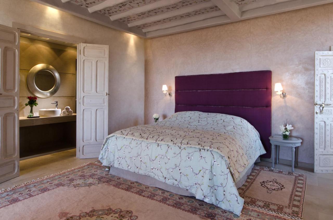 ホテル チグミザ スイーツ&パビリオンズ Ouled Jelal エクステリア 写真 A bedroom at the hotel